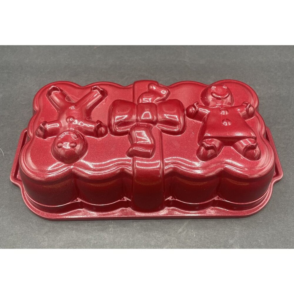 Red Nordic Ware Gingerbread Man Loaf Pan Pound Christmas Cake Bread Mold